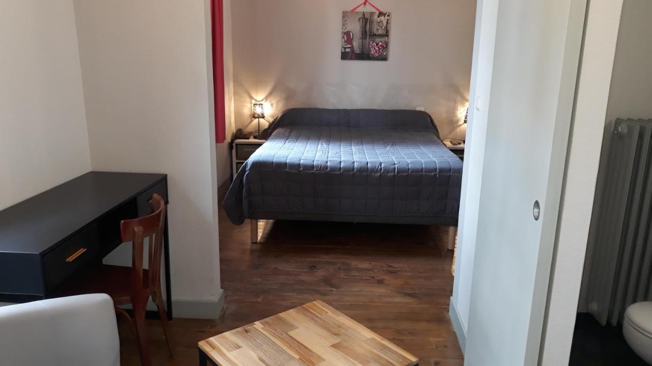 Le Relais De Boralde Hotell Espalion Exteriör bild