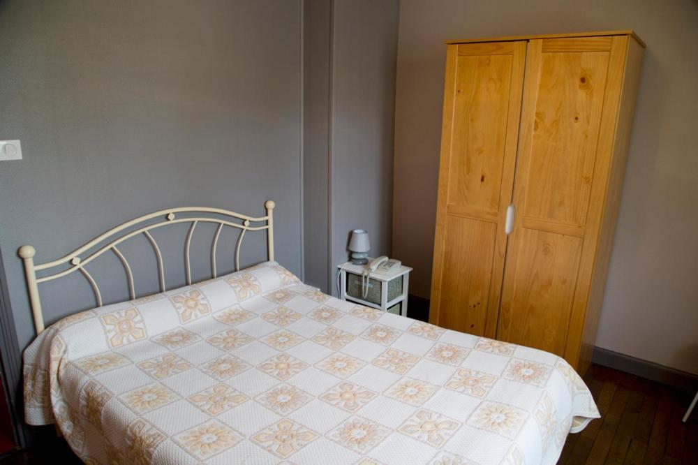 Le Relais De Boralde Hotell Espalion Exteriör bild