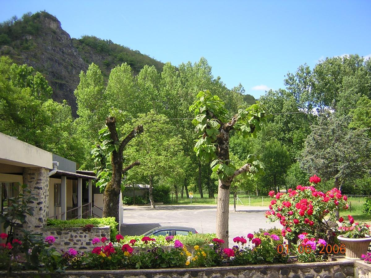 Le Relais De Boralde Hotell Espalion Exteriör bild
