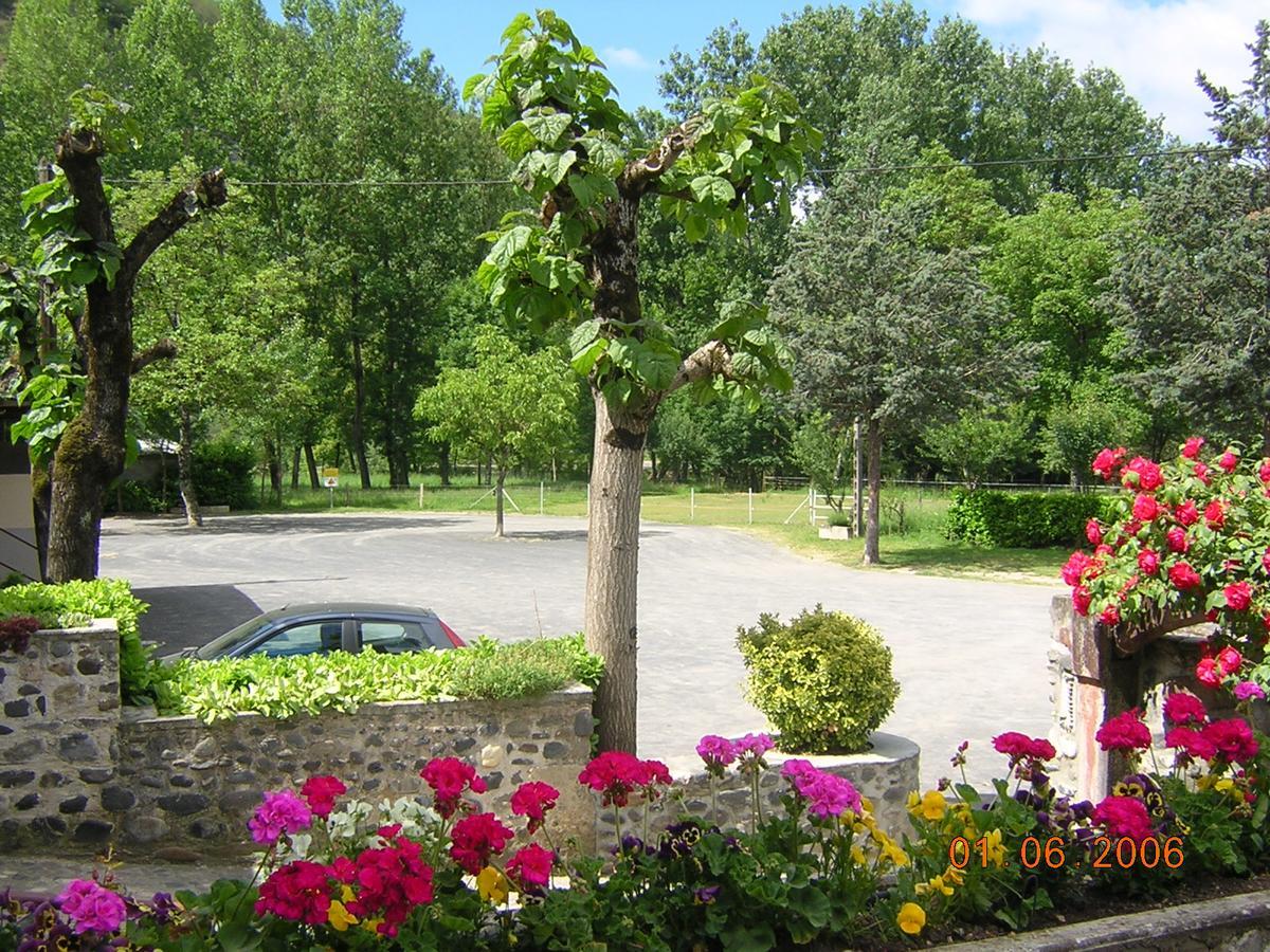 Le Relais De Boralde Hotell Espalion Exteriör bild