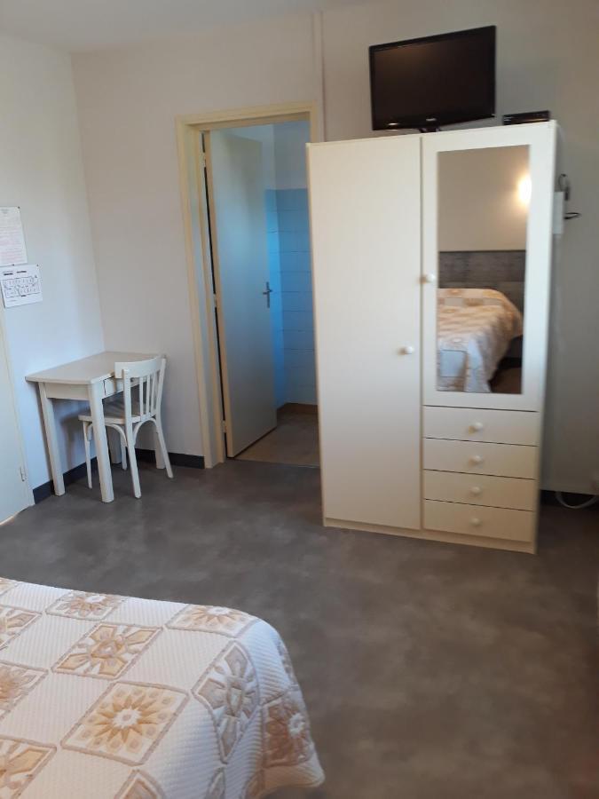 Le Relais De Boralde Hotell Espalion Exteriör bild