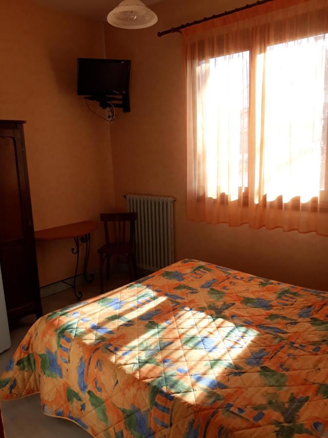 Le Relais De Boralde Hotell Espalion Exteriör bild